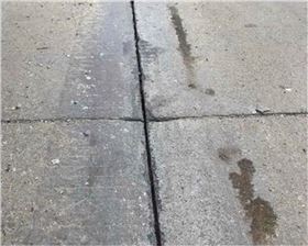 抗裂貼+道路灌縫膠是水泥道路白改黑必備品