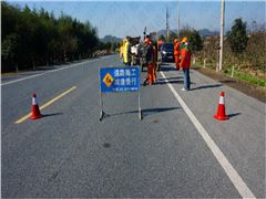 選對道路灌縫膠，用對灌縫工藝，讓道路裂縫修補不再徒勞