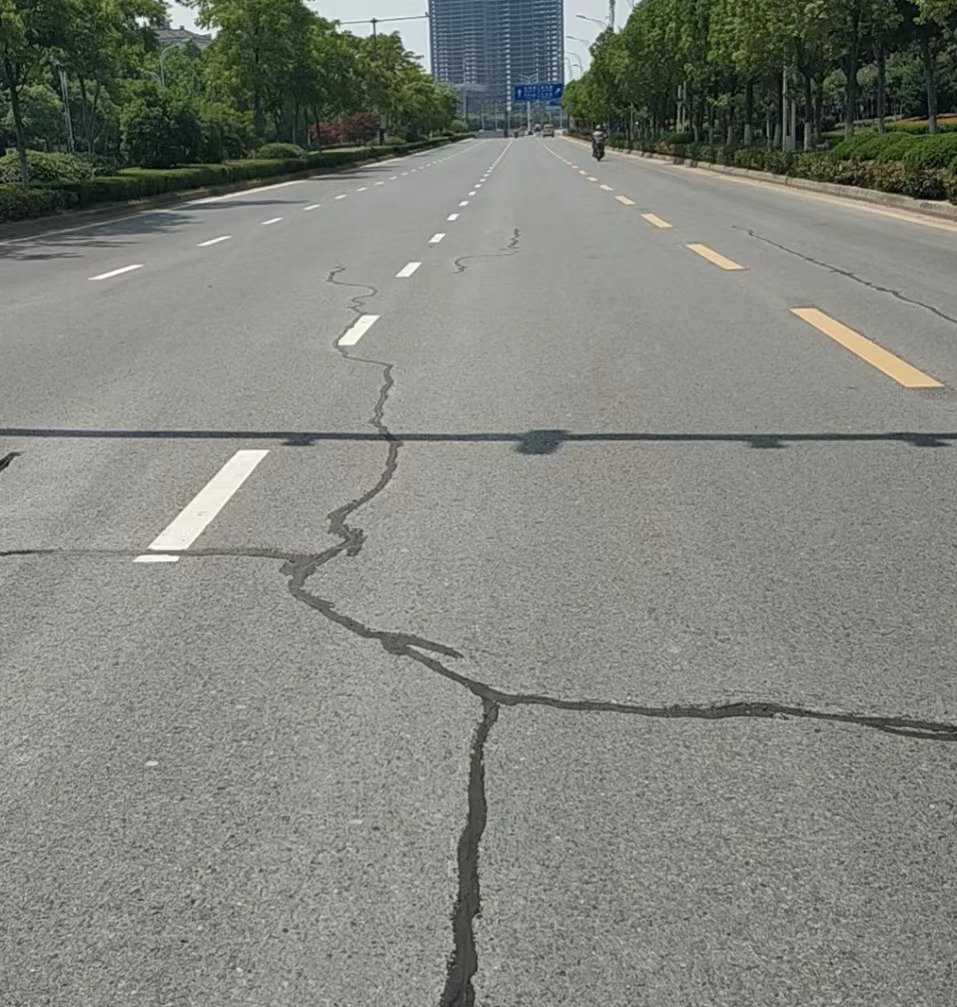 嘉格道路灌縫膠廠家：不吹不捧，用品質說話
