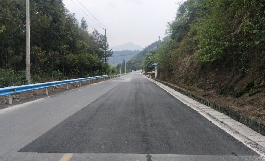 冷補料施工臺江公路管理段02